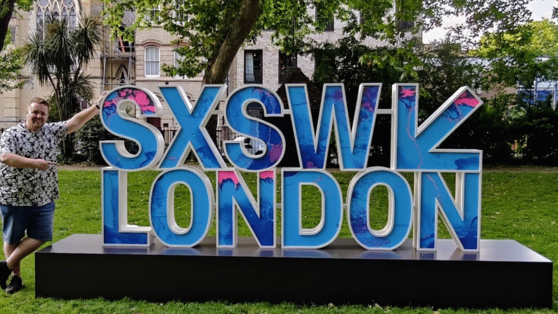 Tjitze Zijlstra naast het logo van SXSW London
