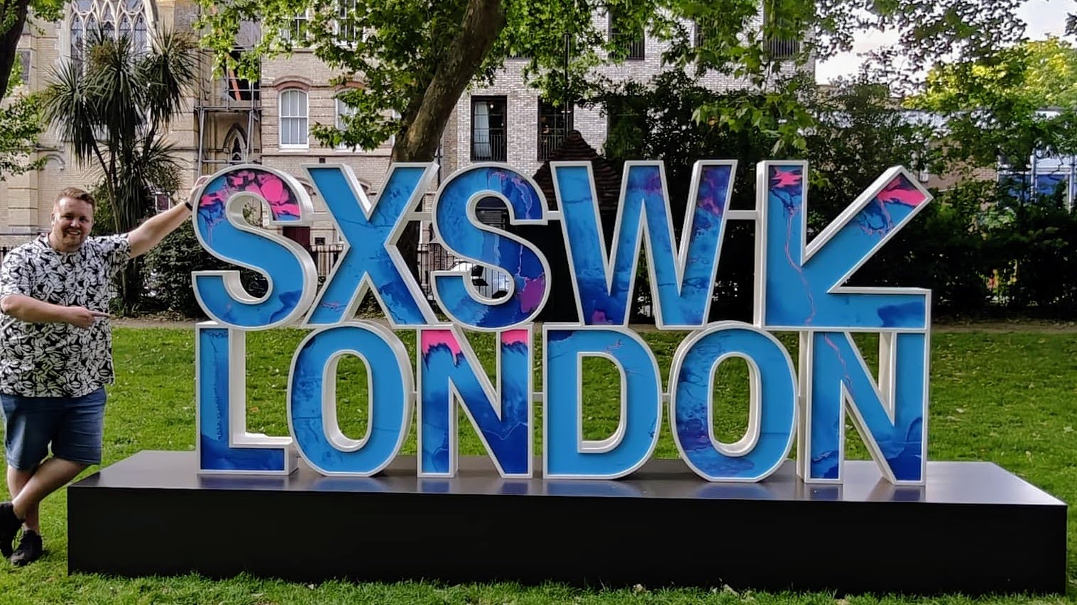 Tjitze Zijlstra naast het logo van SXSW London